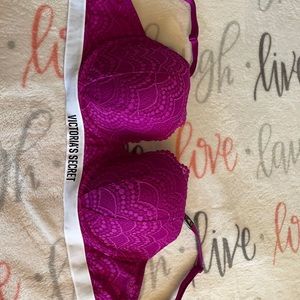 The bra is lined color Frisia